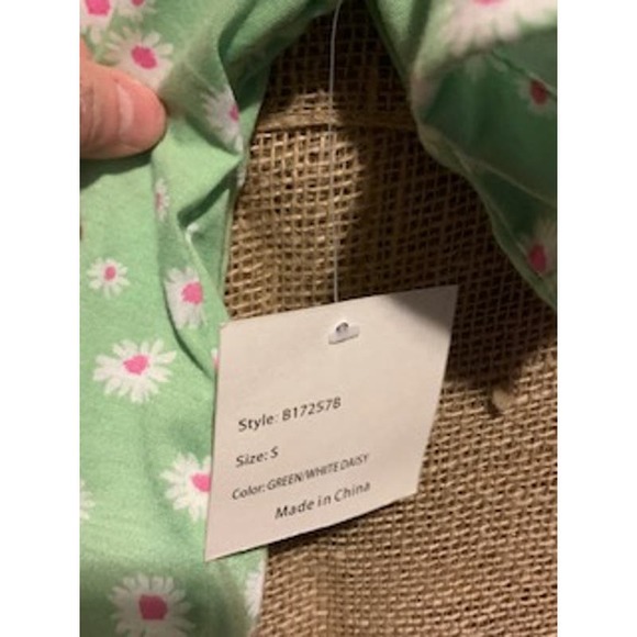 Passport Green/White Daisy NWT Cropped Button Up Small Women's - Picture 3 of 4